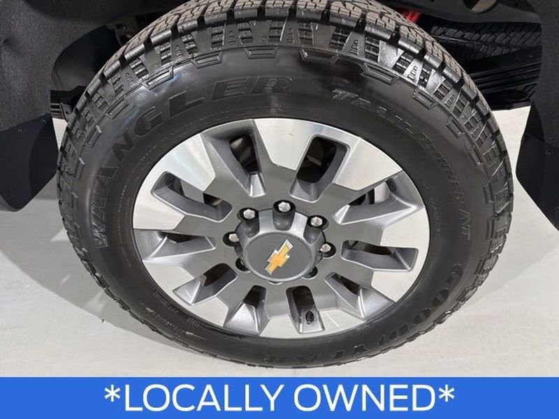 Used 2024 Chevrolet Silverado 2500 Custom w/ Custom Value Package image 8