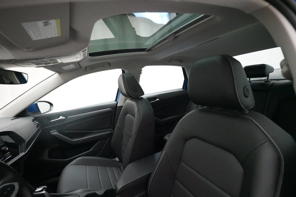 Used 2023 Volkswagen Jetta SE FWD image 31