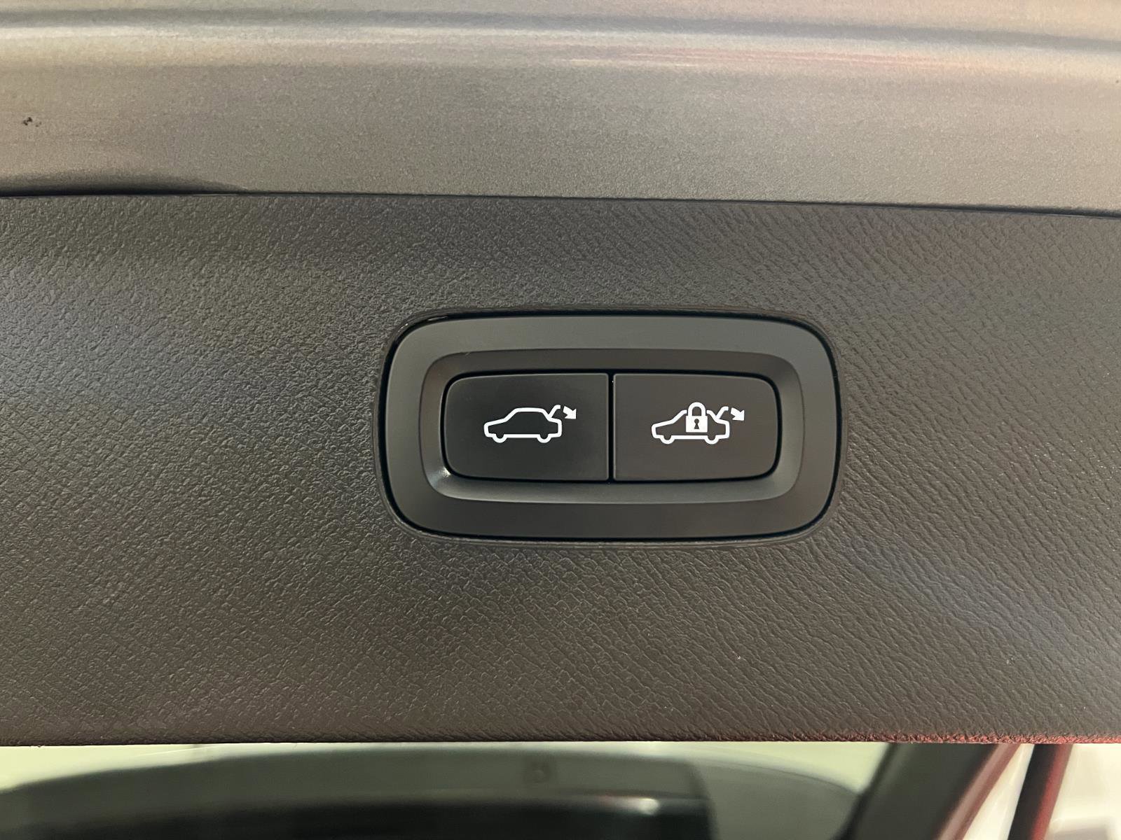 Used 2020 Volvo XC90 T8 R-Design w/ Protection Package Premier image 34