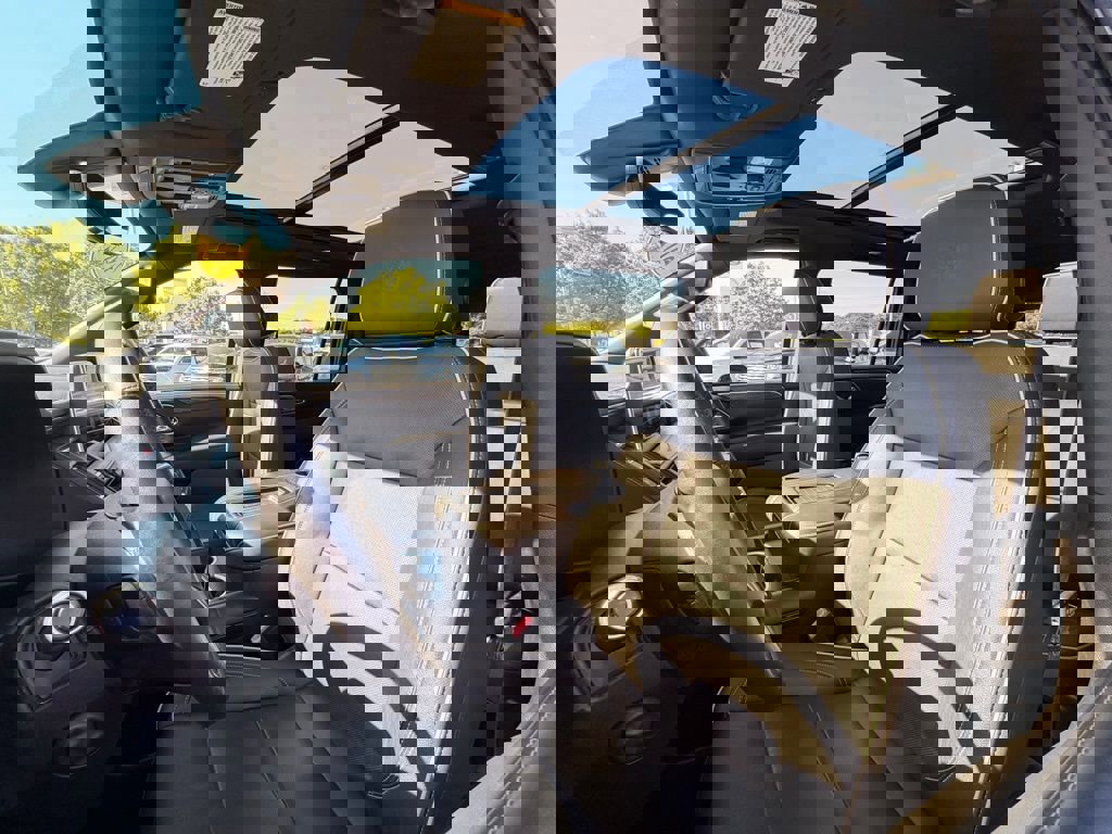 Used 2021 Chevrolet Suburban Premier w/ Premium Package image 23