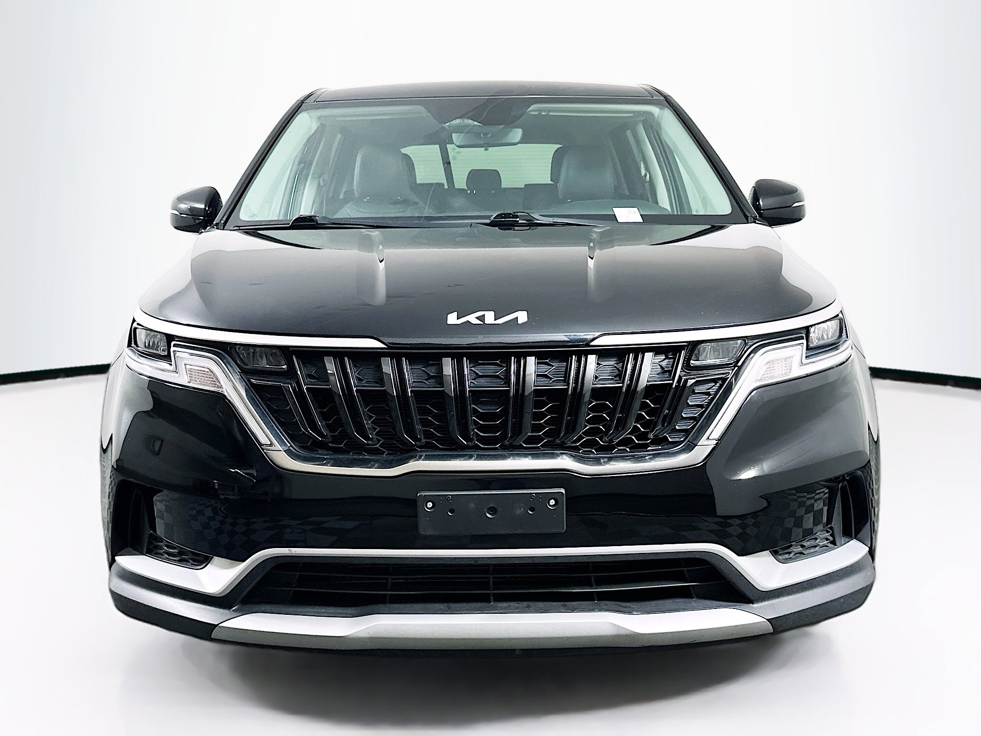 Used 2024 Kia Carnival LX image 2