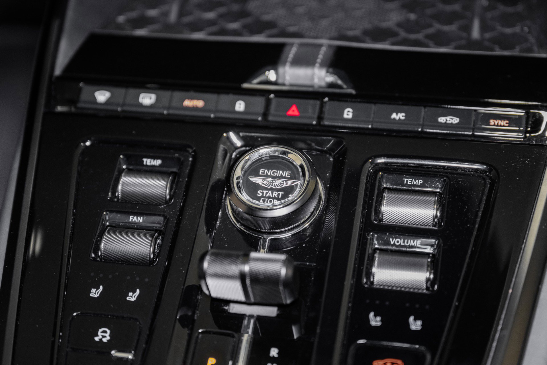 Used 2025 Aston Martin DBX 707 image 37