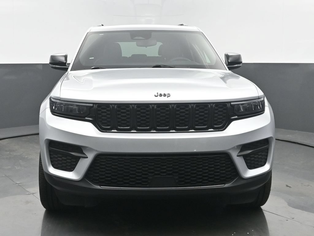 Used 2024 Jeep Grand Cherokee Altitude AWD/4WD image 8