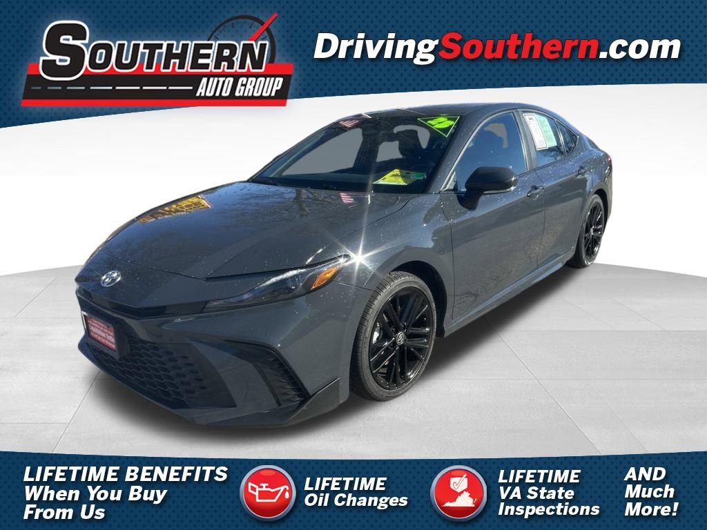 Used 2025 Toyota Camry SE image 1