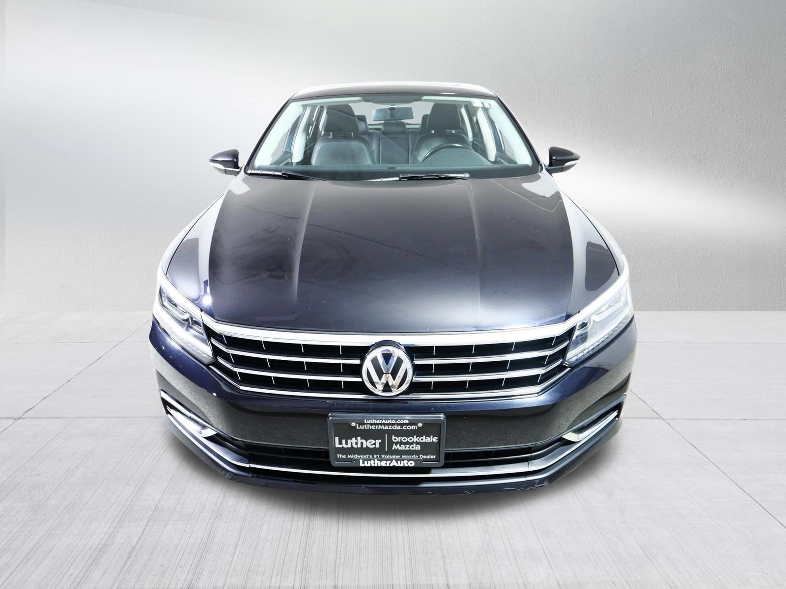 Used 2017 Volkswagen Passat 1.8T SE FWD image 2