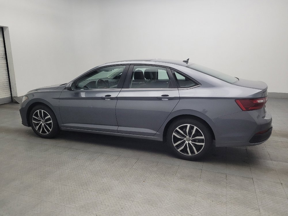 Used 2025 Volkswagen Jetta SE FWD image 3