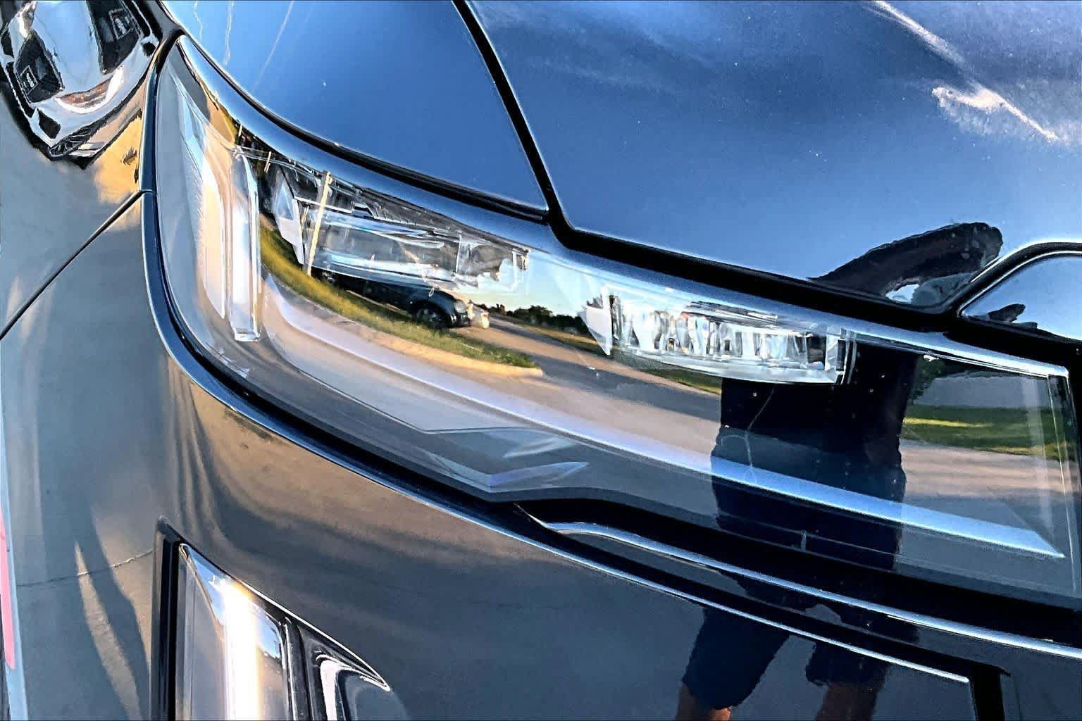 Used 2024 Cadillac Escalade Sport Platinum w/ LPO, ONYX Package AWD/4WD image 28