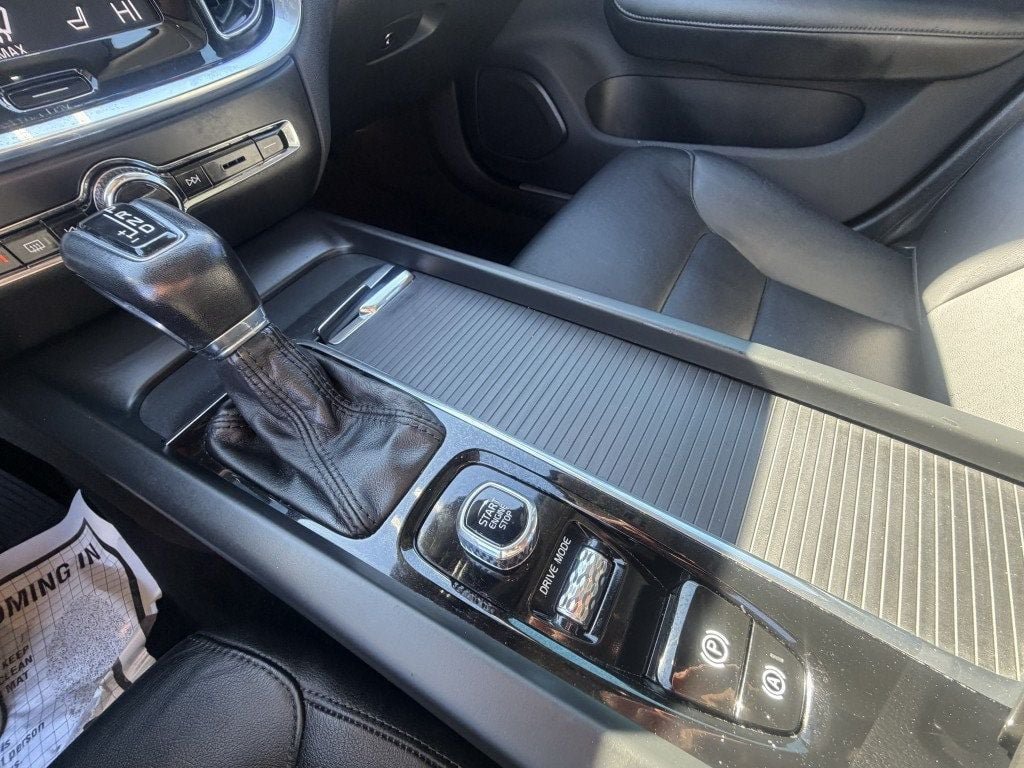 Used 2020 Volvo S60 T6 Momentum AWD/4WD image 18