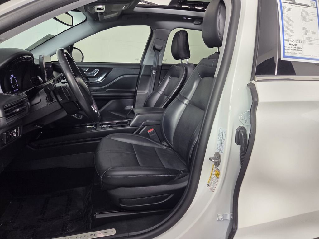 Used 2022 Lincoln Corsair FWD w/ Premium Package image 12