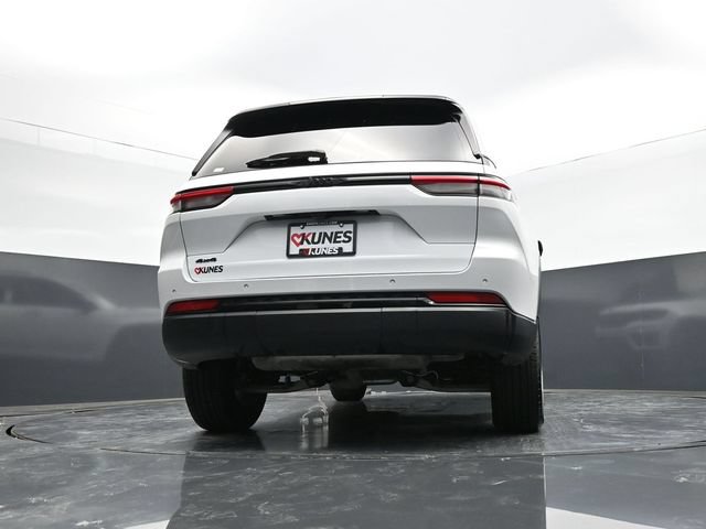 Used 2025 Jeep Grand Cherokee Altitude AWD/4WD image 52