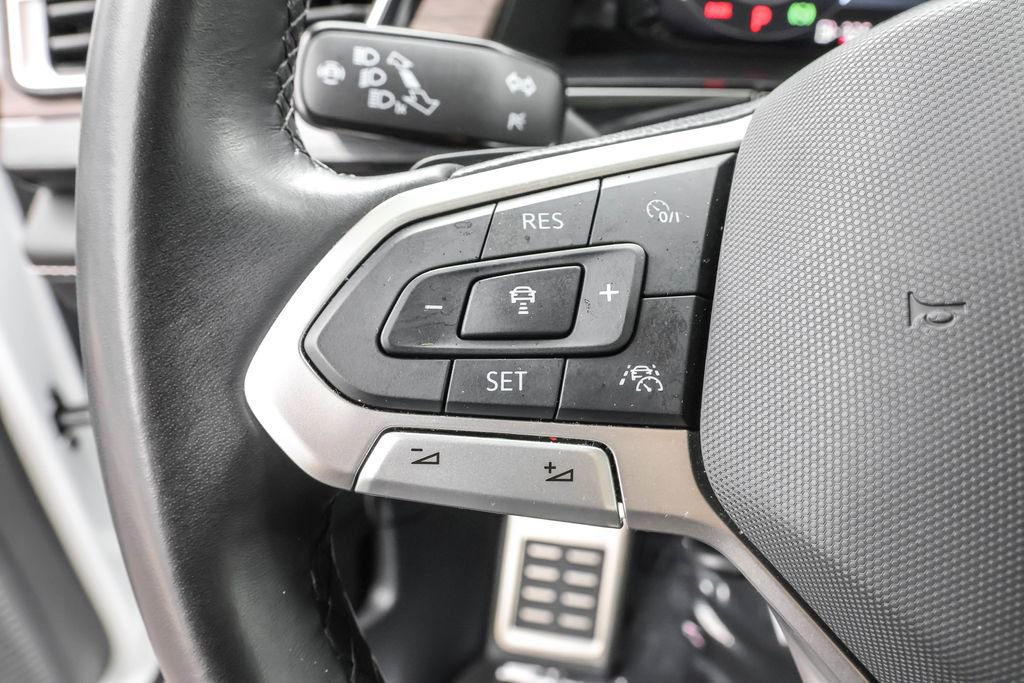 Used 2024 Volkswagen Atlas SEL Premium R-Line image 21