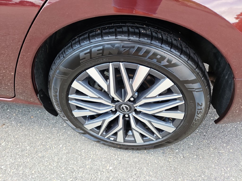 Used 2025 Nissan Altima 2.5 SV FWD image 29