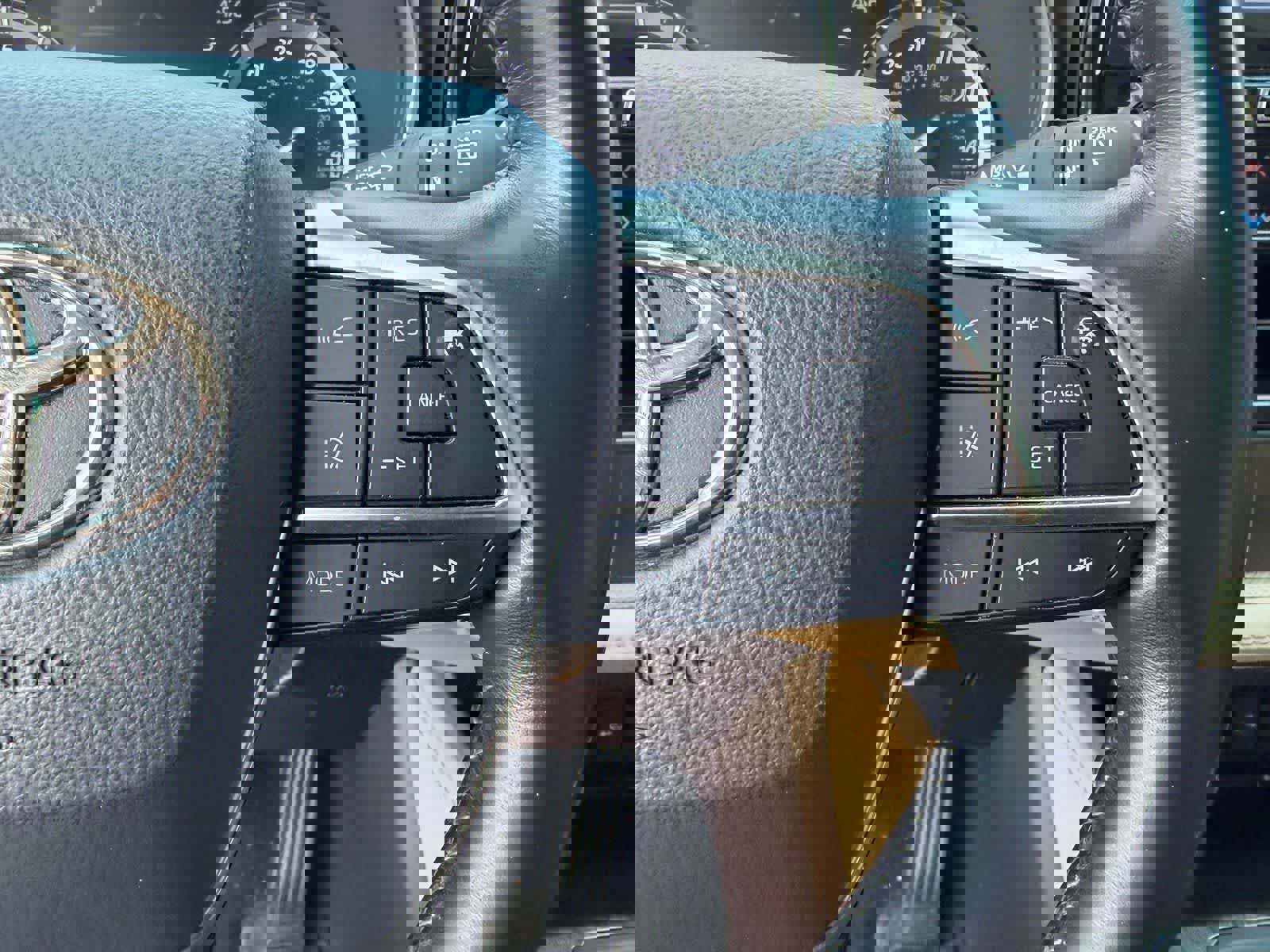 Used 2020 Toyota Highlander Limited FWD image 19