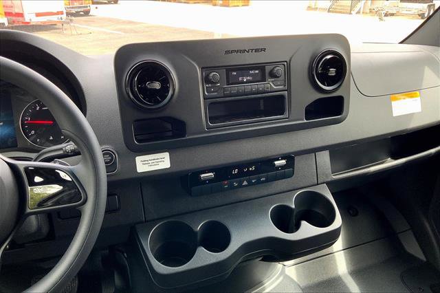Used 2024 Mercedes-Benz Sprinter 2500 image 49