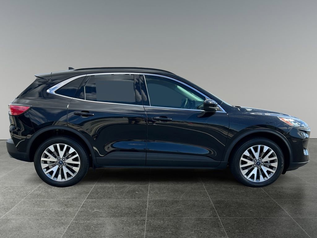 Used 2022 Ford Escape Titanium w/ Class II Trailer Tow Package image 9