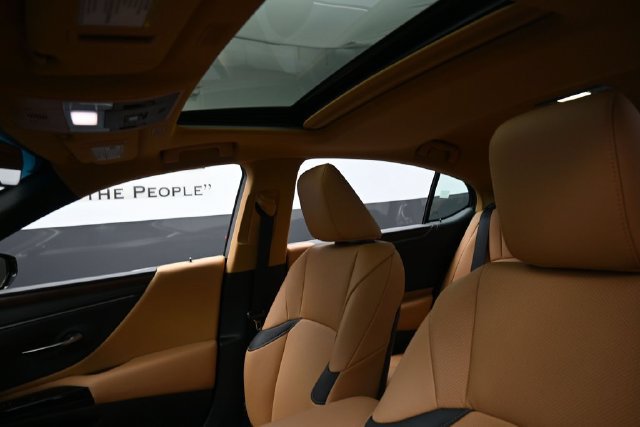 Used 2025 Lexus ES 350 w/ Premium Package FWD image 18