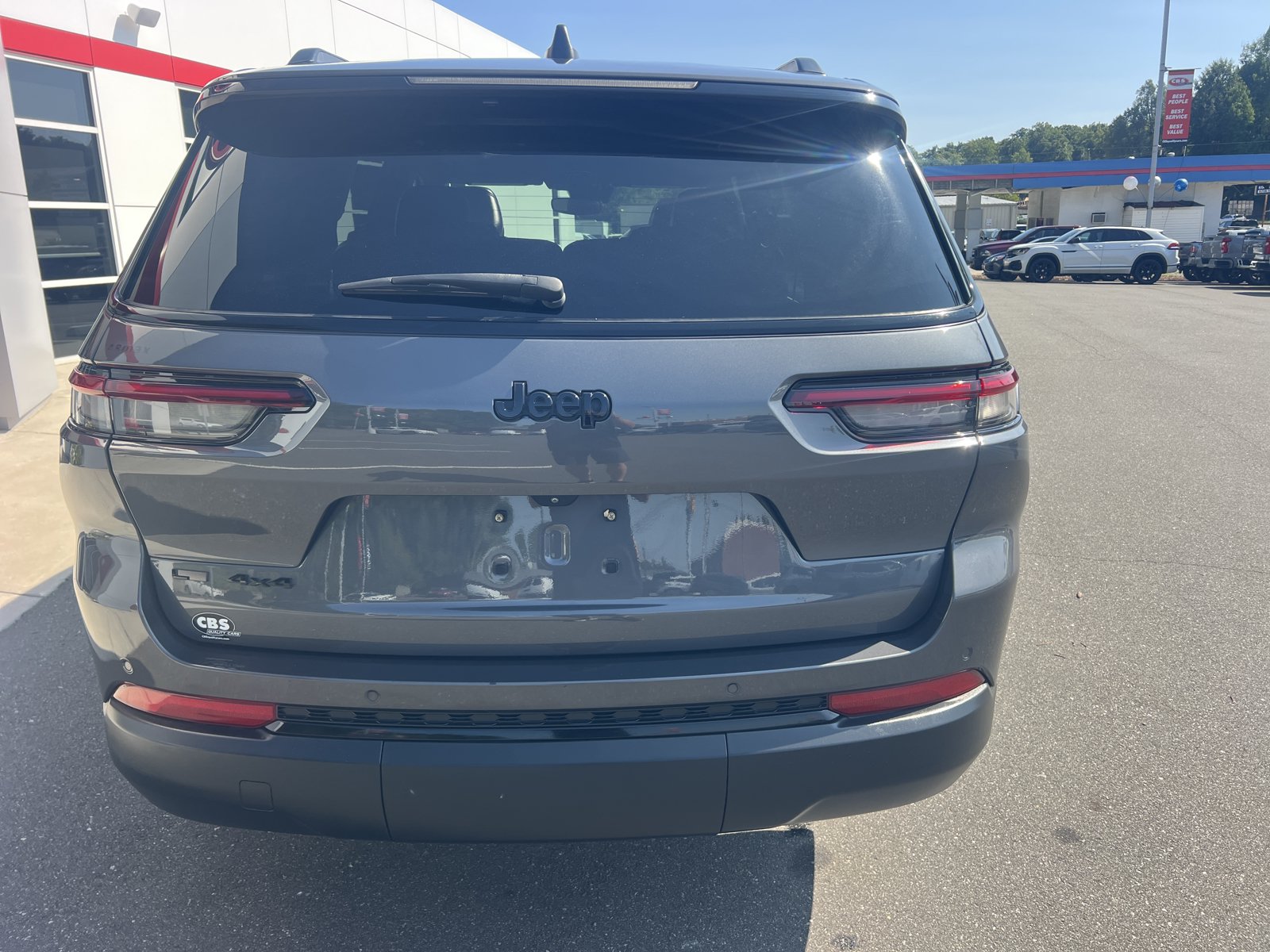 Used 2023 Jeep Grand Cherokee L Laredo AWD/4WD image 5