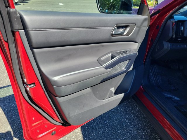 Used 2026 Nissan Pathfinder SV FWD image 15