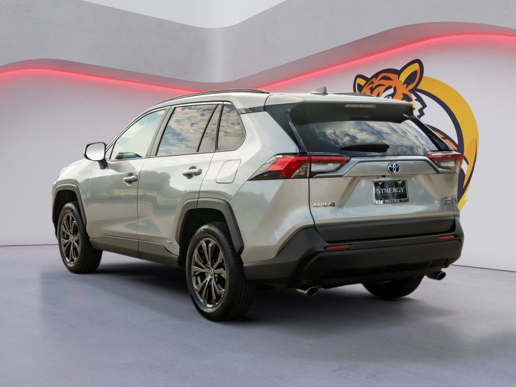Used 2022 Toyota RAV4 XLE Premium AWD/4WD image 7