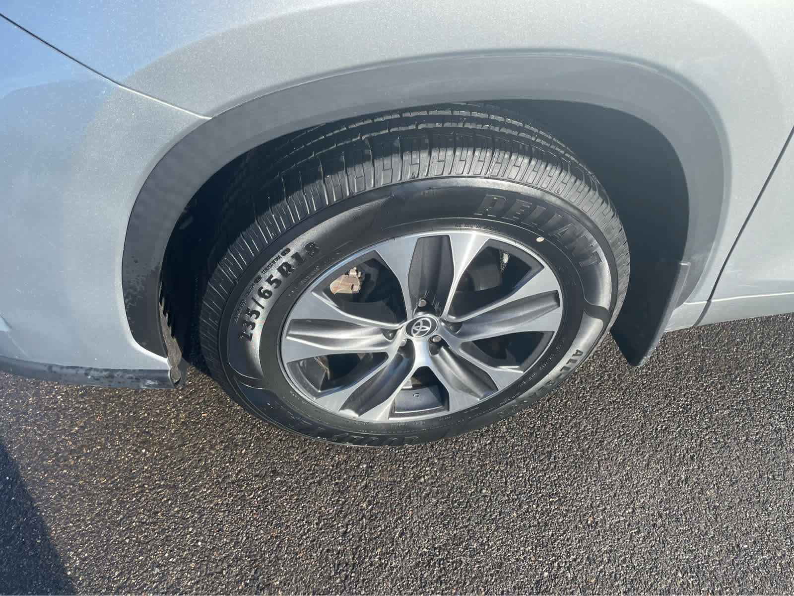 Used 2023 Toyota Highlander XLE image 9