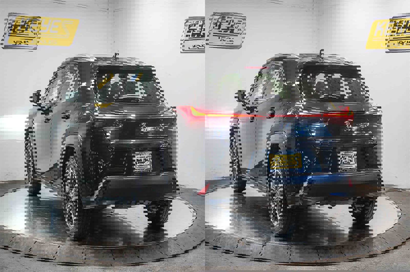 Used 2024 Lexus UX 250h FWD image 2