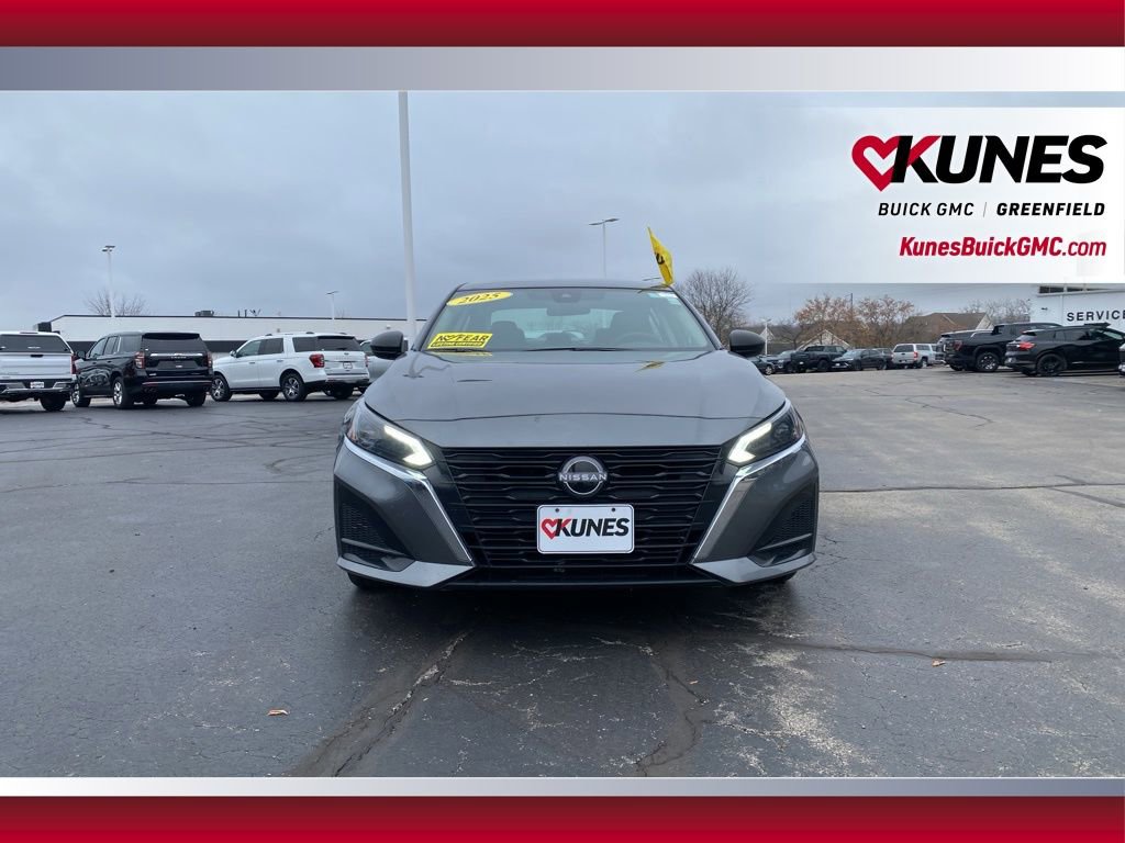 Used 2025 Nissan Altima 2.5 SV image 14