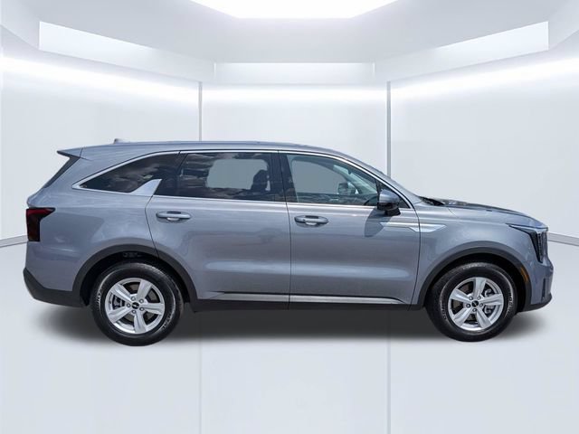 Used 2025 Kia Sorento LX FWD image 3