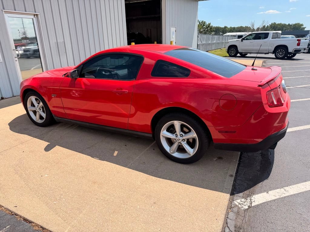 Used 2010 Ford Mustang GT RWD image 4