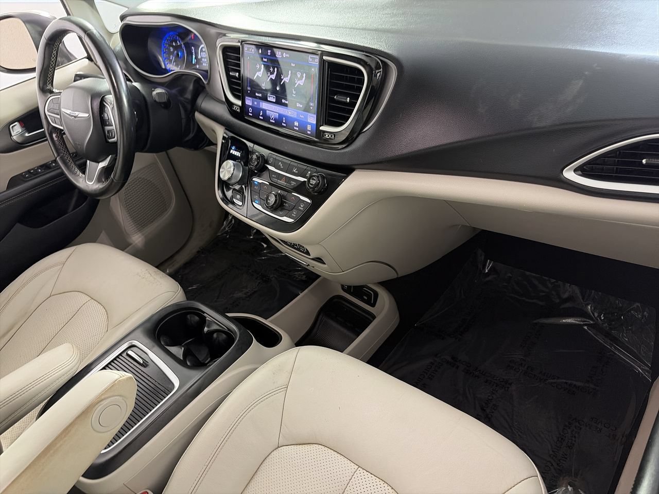 Used 2021 Chrysler Pacifica Touring-L FWD image 26