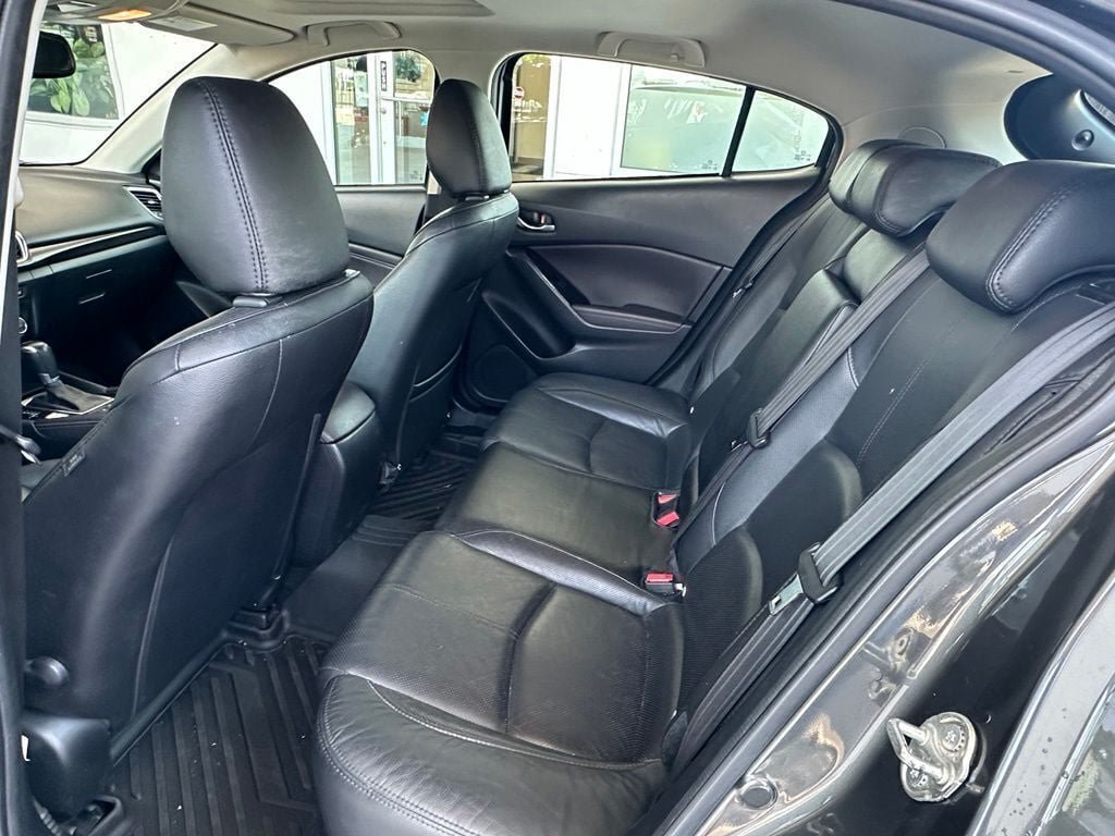 Used 2018 MAZDA MAZDA3 Grand Touring w/ Premium Equipment Package FWD image 8