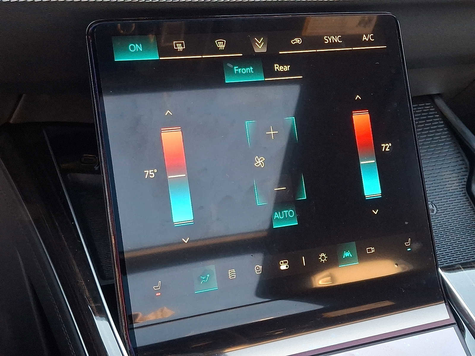 Certified 2025 Cadillac Escalade ESV Premium Luxury image 18