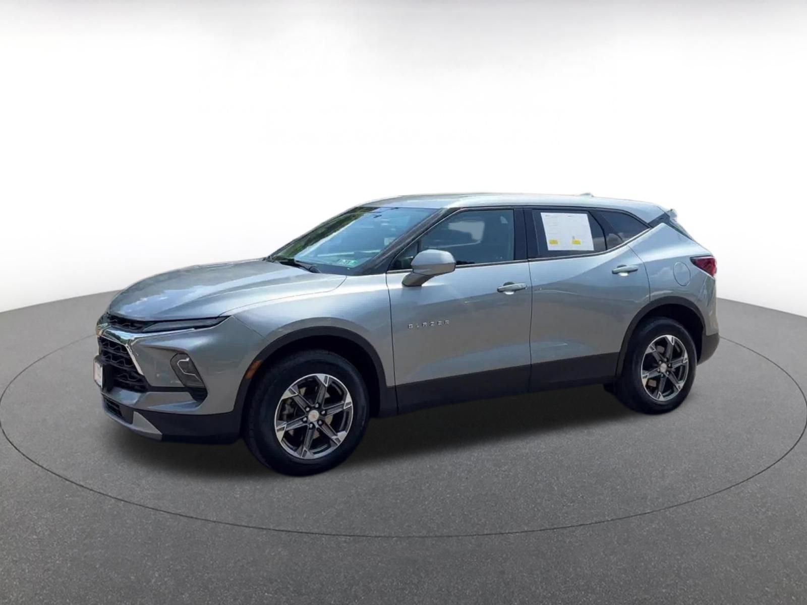 Used 2025 Chevrolet Blazer LT FWD image 8