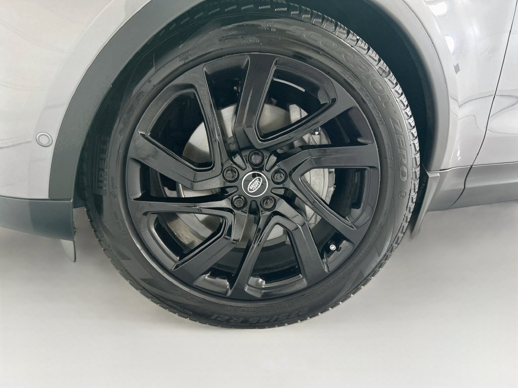 Certified 2025 Land Rover Discovery S AWD/4WD image 29