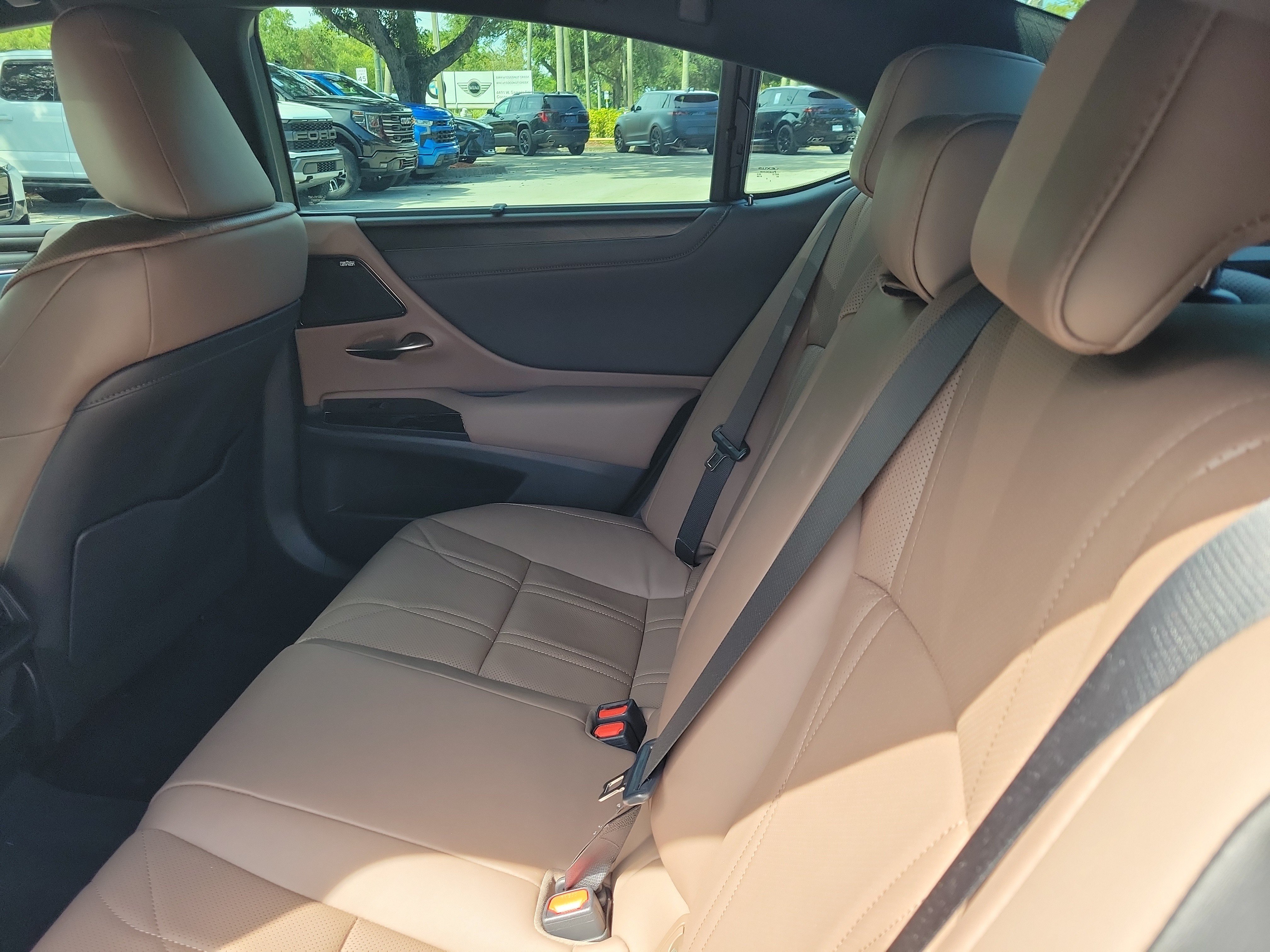 Used 2024 Lexus ES 350 Ultra Luxury w/ Accessory Package (Z2) FWD image 8