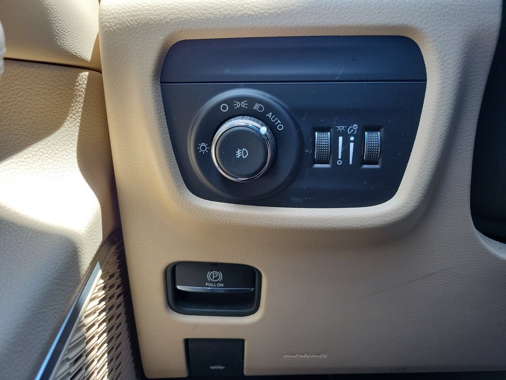 Used 2023 Jeep Grand Cherokee L Limited w/ Luxury Tech Group II RWD image 25