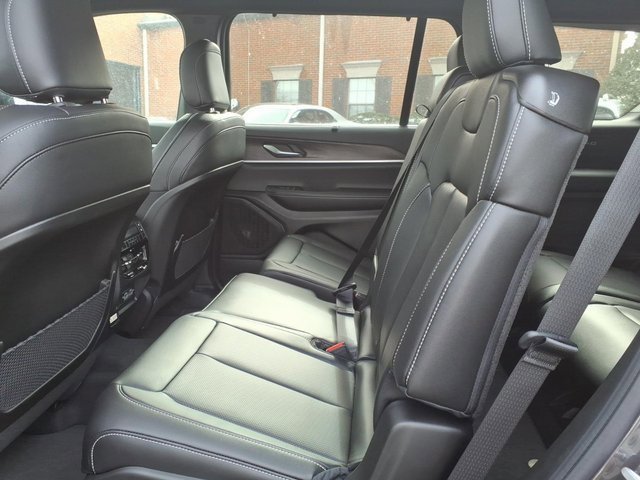 New 2025 Jeep Grand Cherokee L Limited image 10