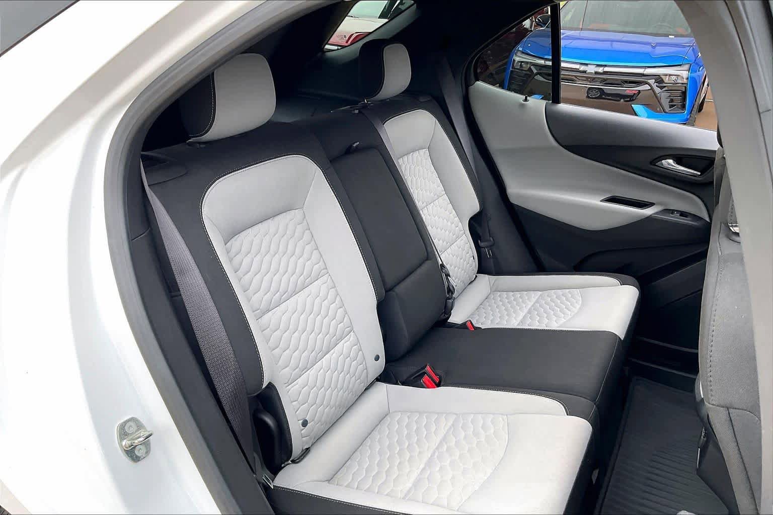 Used 2018 Chevrolet Equinox LT FWD image 19