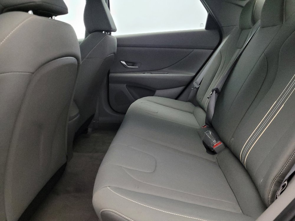 Used 2023 Hyundai Elantra SEL w/ Preferred Accessory Package image 18