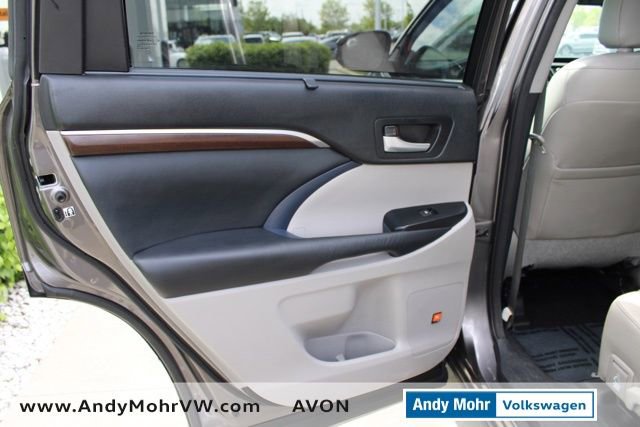Used 2014 Toyota Highlander Limited Platinum FWD image 28
