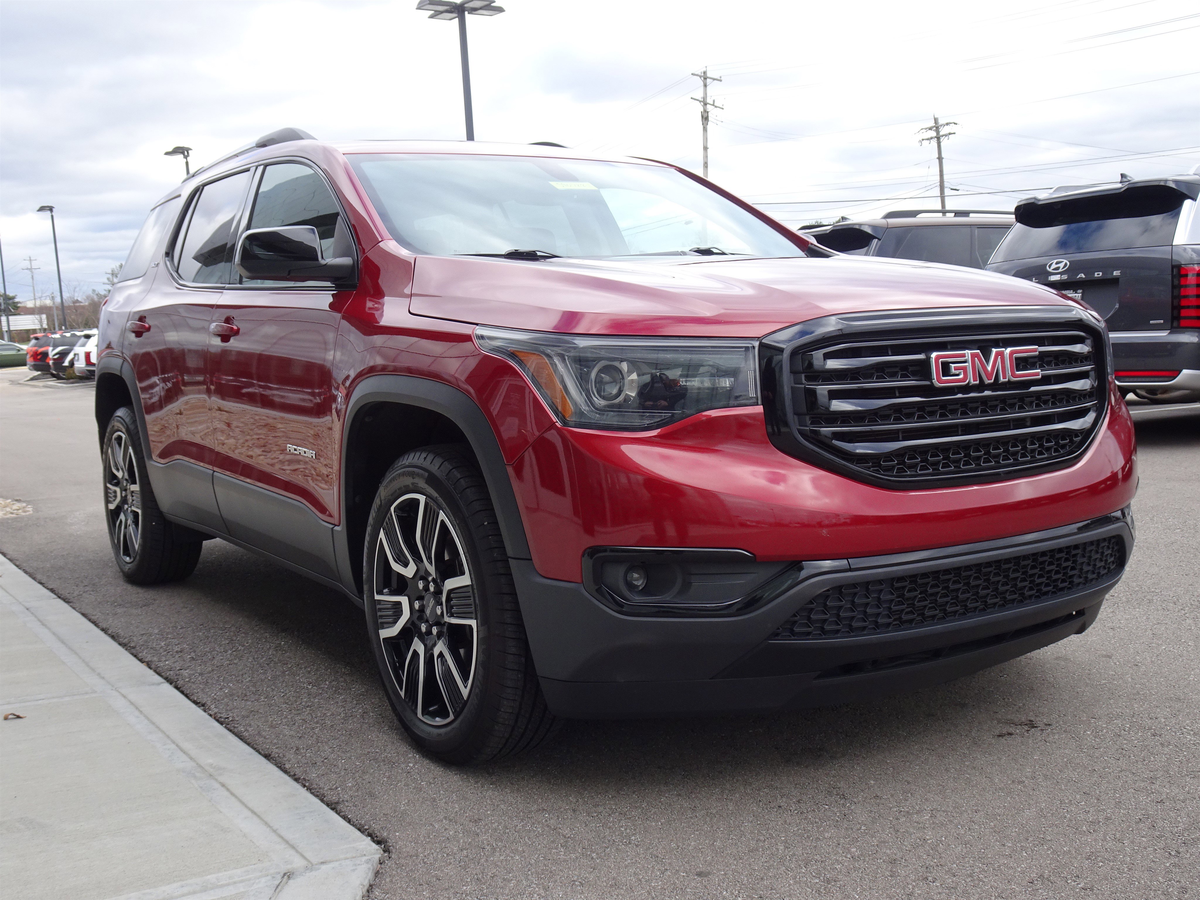 Used 2019 GMC Acadia SLT w/ Black Edition image 6