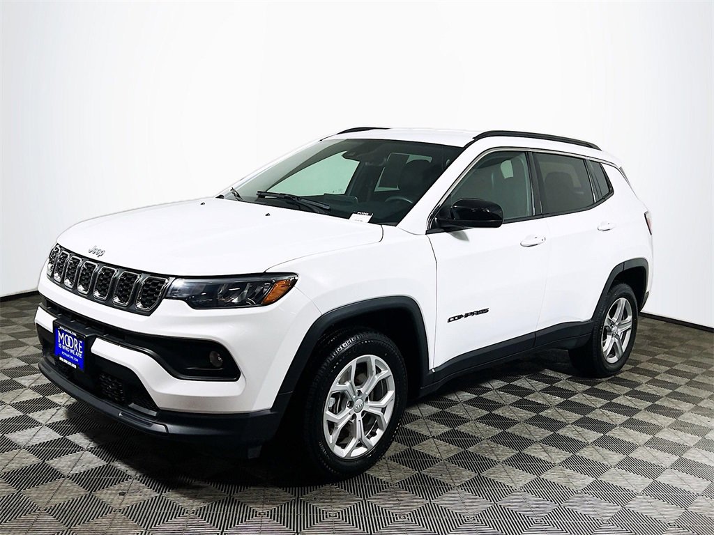 Used 2024 Jeep Compass Latitude image 4