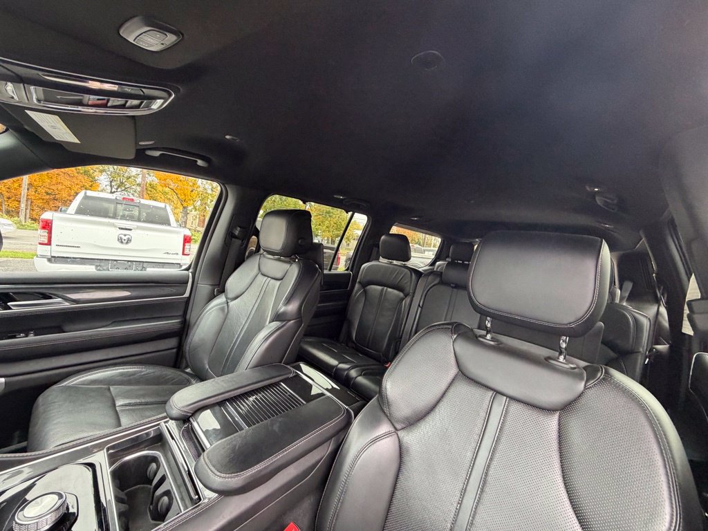 Used 2022 Jeep Wagoneer Series I w/ Convenience Group I AWD/4WD image 18