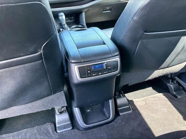 Used 2019 Toyota Highlander XLE FWD image 26