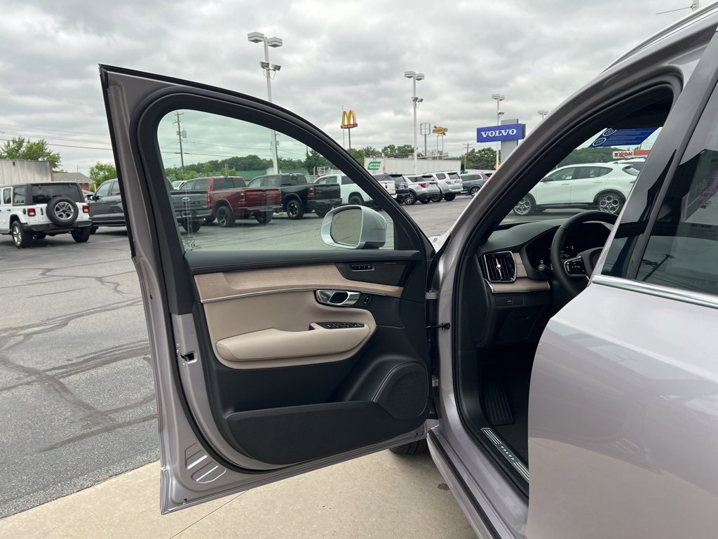 New 2026 Volvo XC90 B6 Plus w/ Protection Package Premier image 11