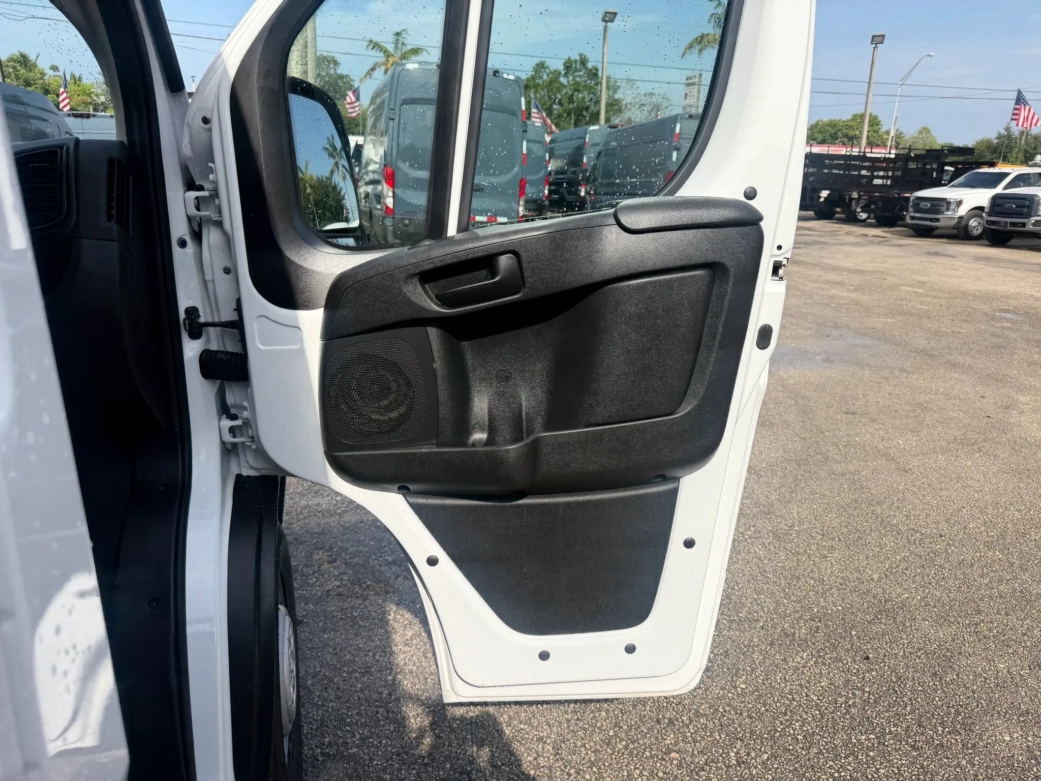 Used 2025 RAM ProMaster 2500 w/ Convenience Group FWD image 17