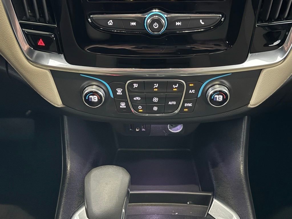 Used 2022 Chevrolet Traverse LS image 30