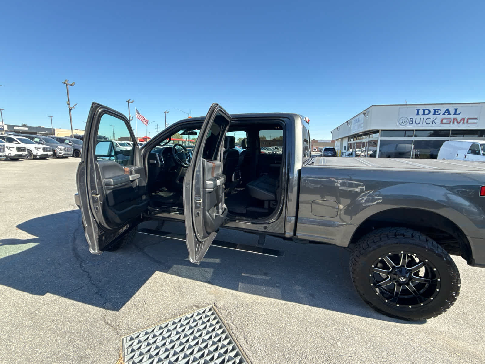 Used 2017 Ford F250 Platinum w/ Platinum Ultimate Package AWD/4WD image 43