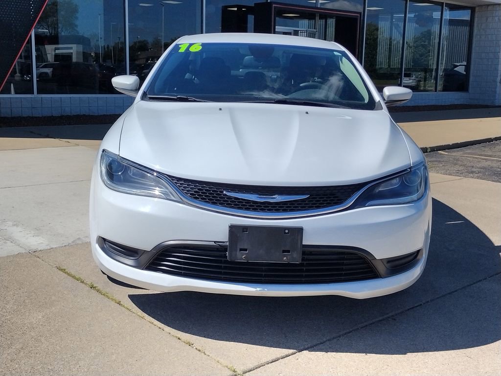 Used 2016 Chrysler 200 LX FWD image 2