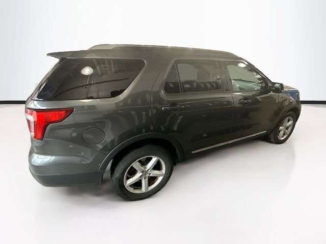 Used 2016 Ford Explorer XLT w/ Equipment Group 202A image 5