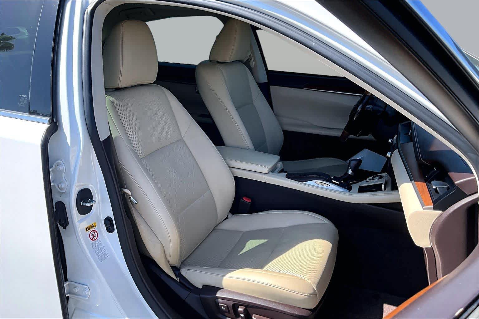 Used 2016 Lexus ES 300h w/ Navigation System Package FWD image 8